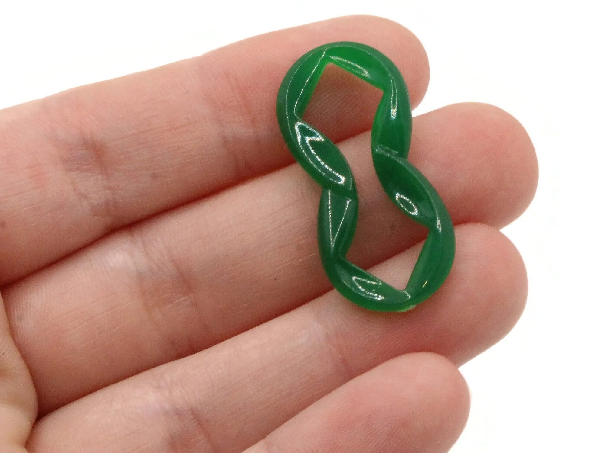 10 32mm Green Vintage Plastic Beads - Open Figure Eight Links