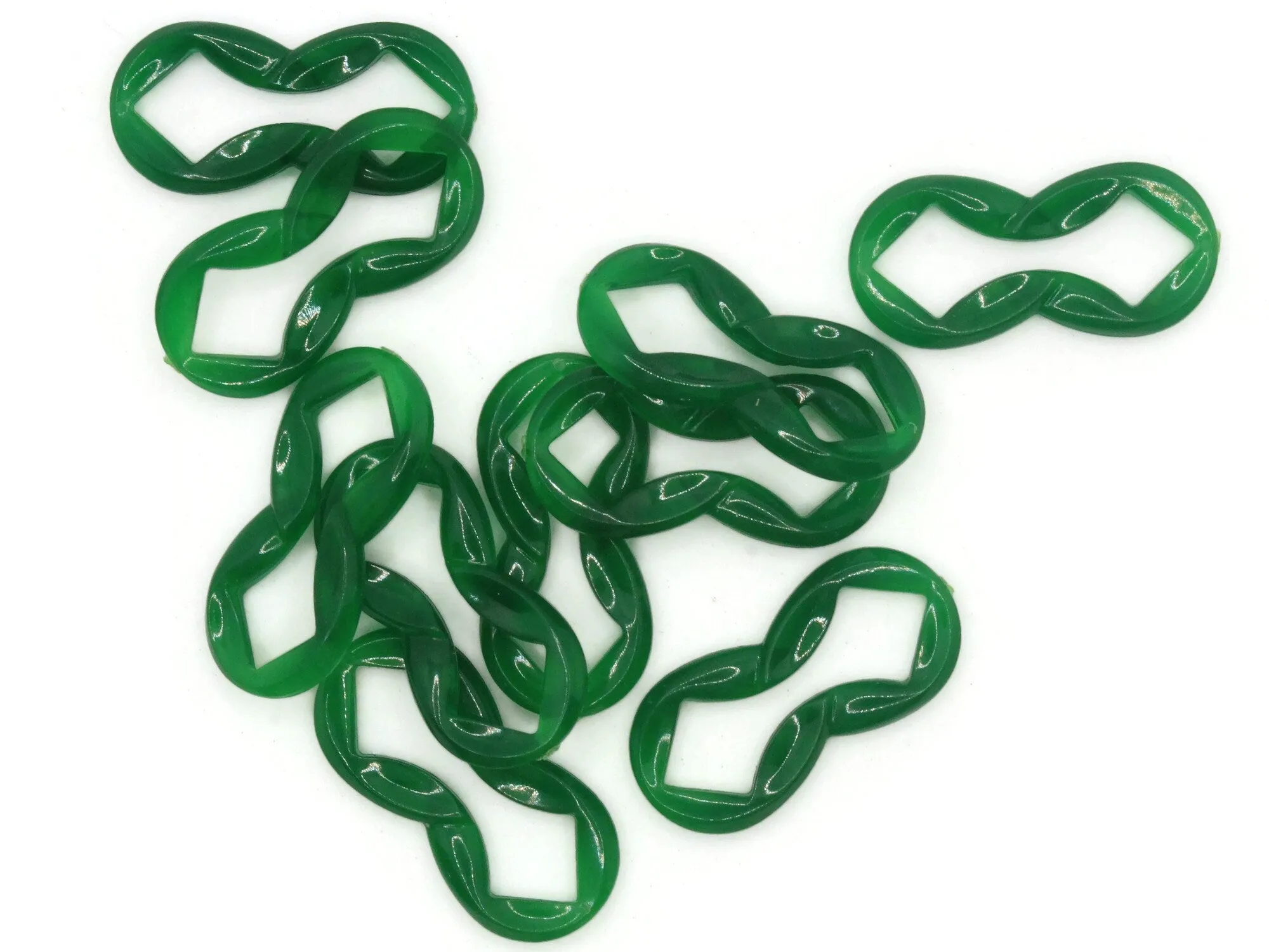 10 32mm Green Vintage Plastic Beads - Open Figure Eight Links