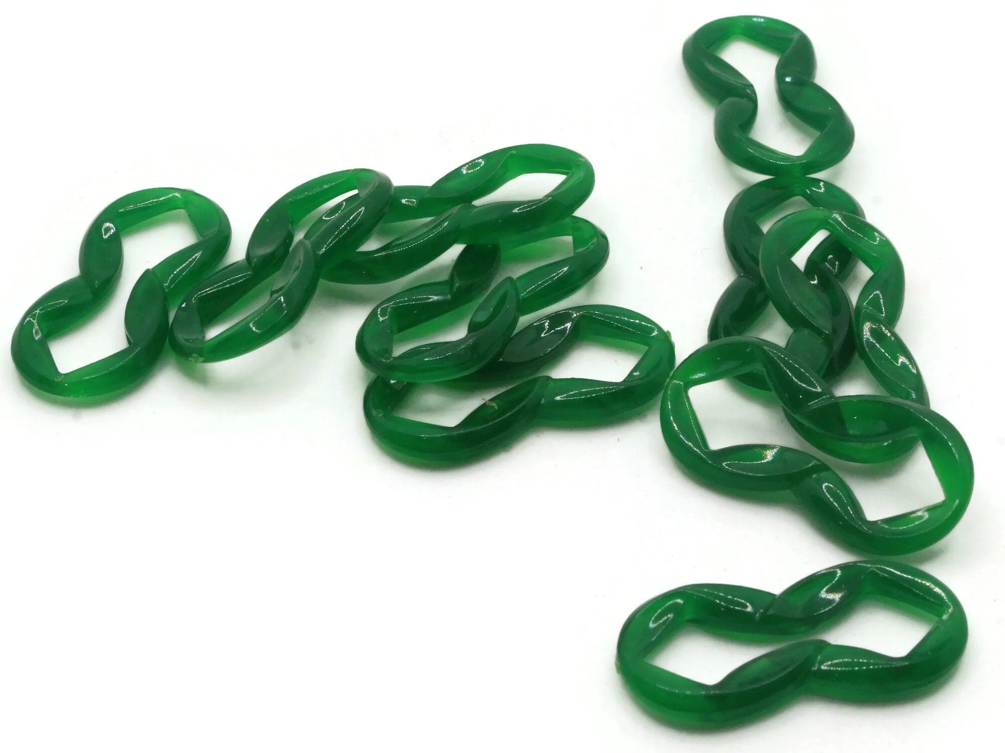10 32mm Green Vintage Plastic Beads - Open Figure Eight Links