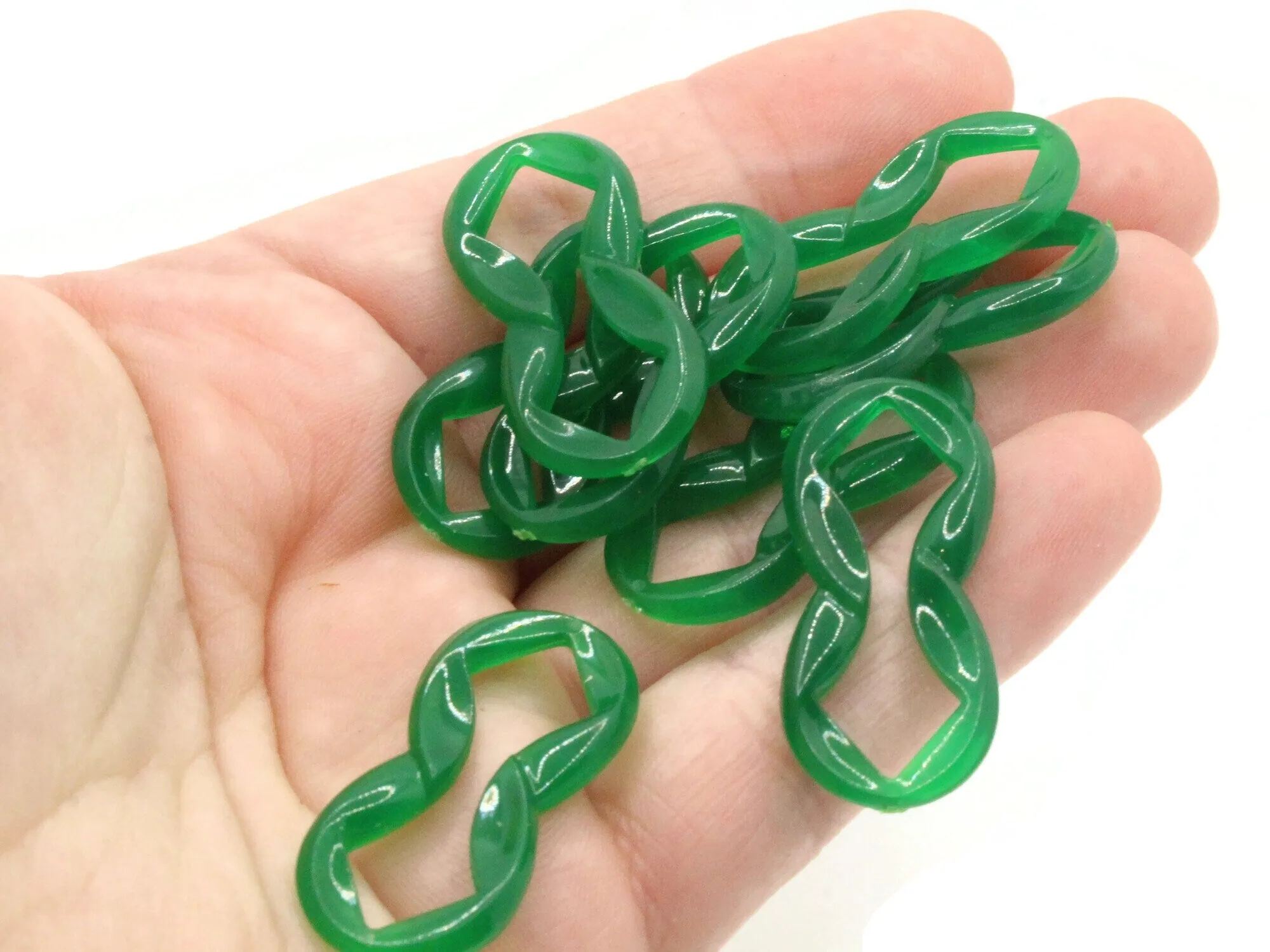 10 32mm Green Vintage Plastic Beads - Open Figure Eight Links
