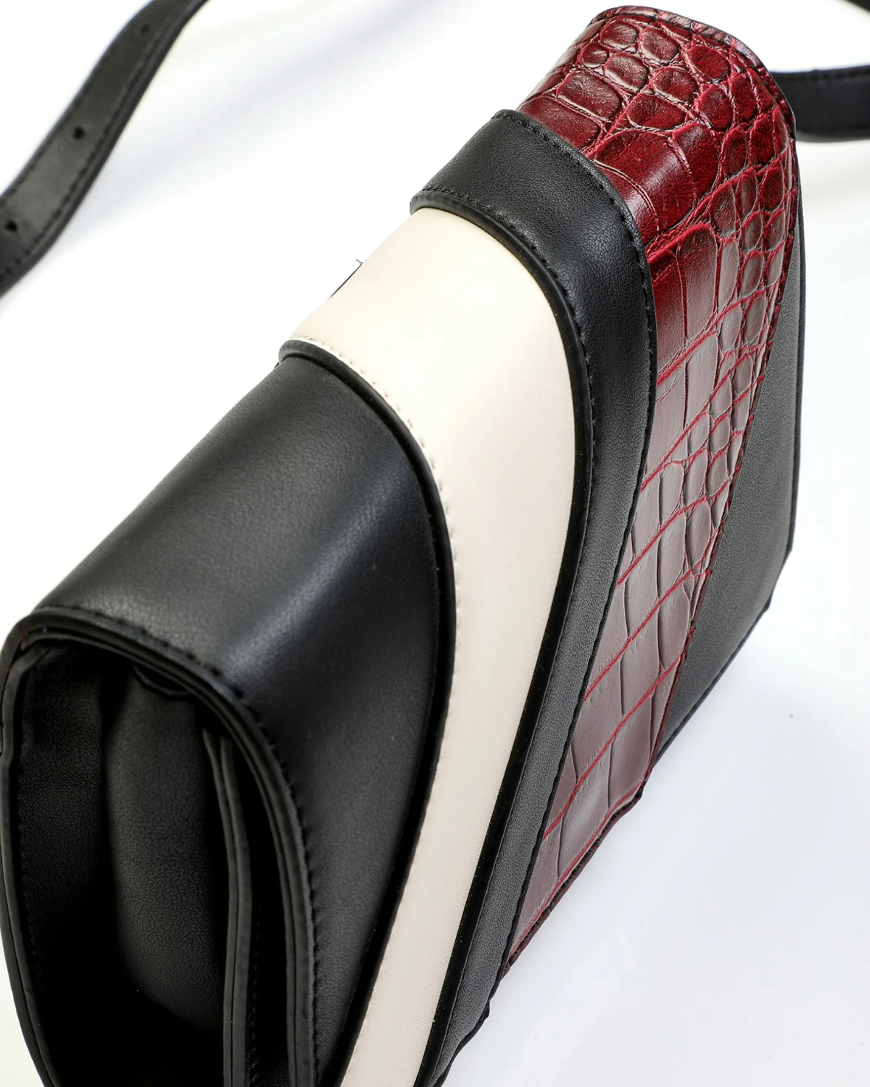 Fanny pack with color band