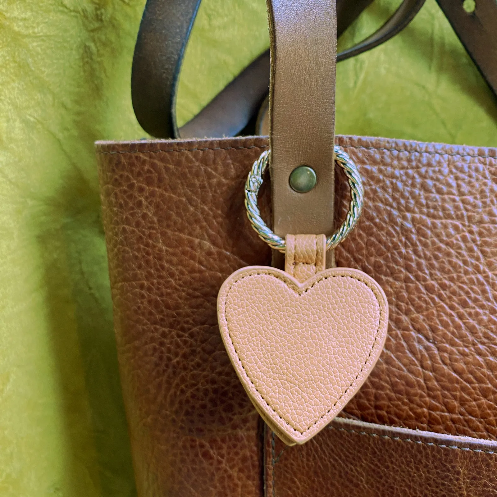 Heart-shaped Magnetic Hat Holder