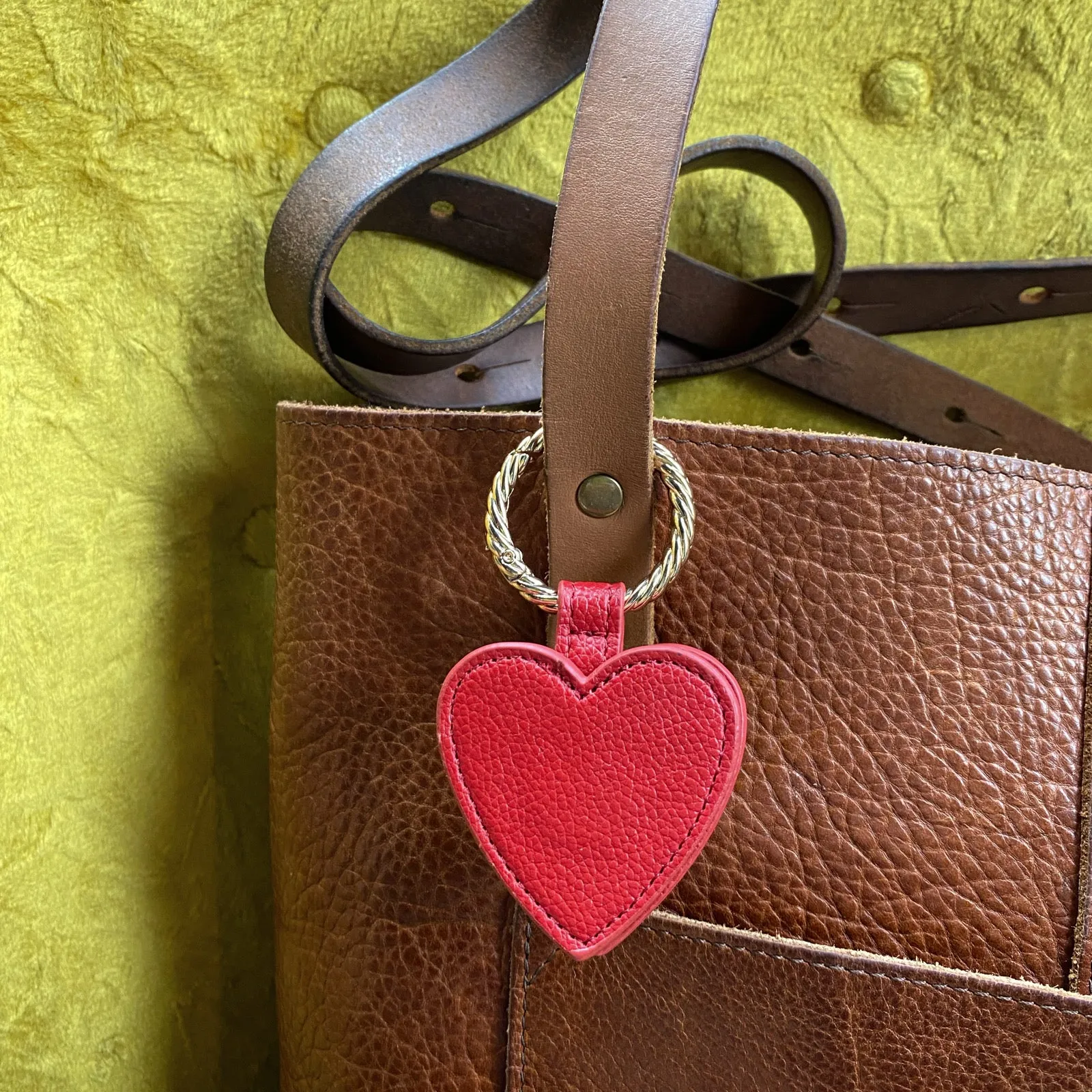 Heart-shaped Magnetic Hat Holder