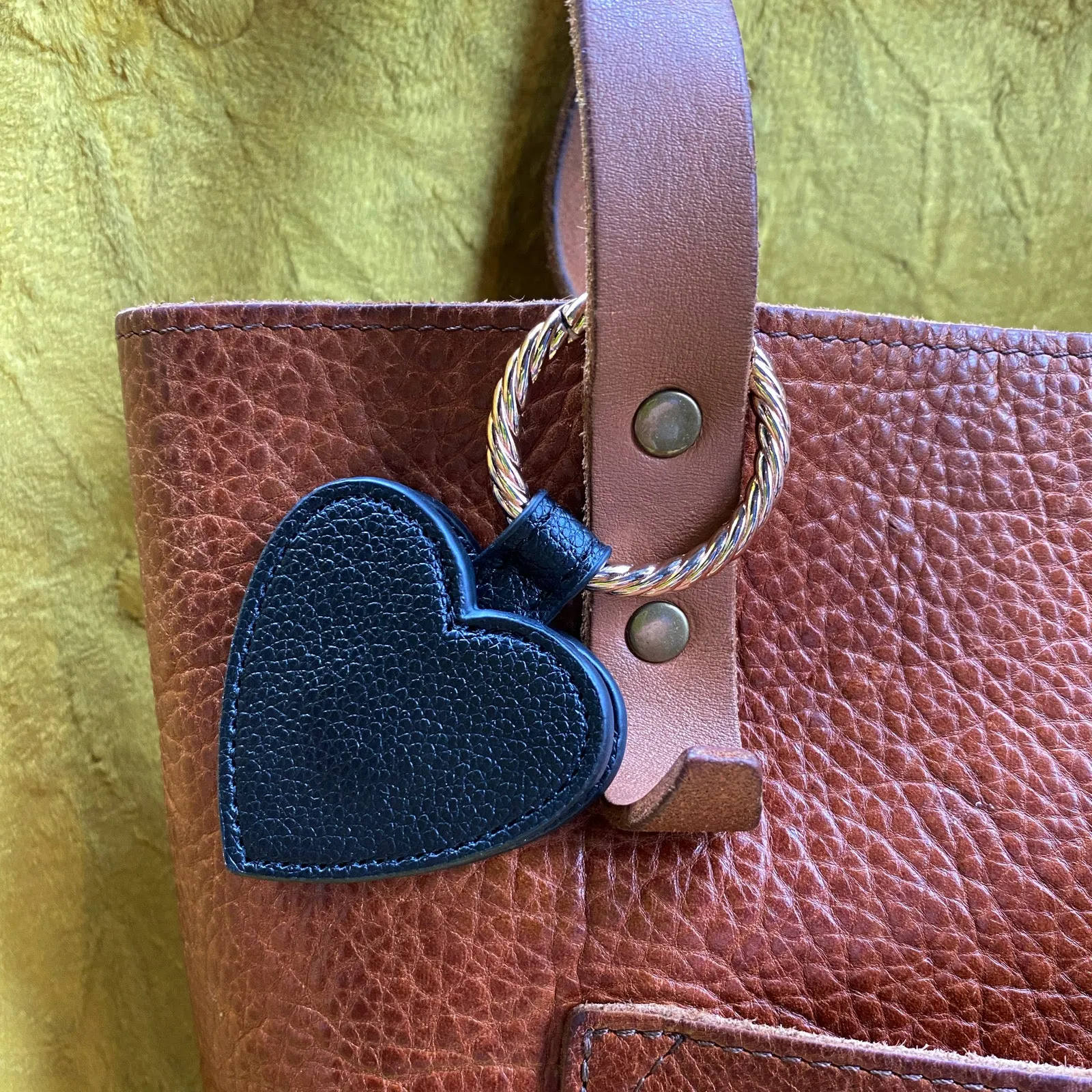 Heart-shaped Magnetic Hat Holder