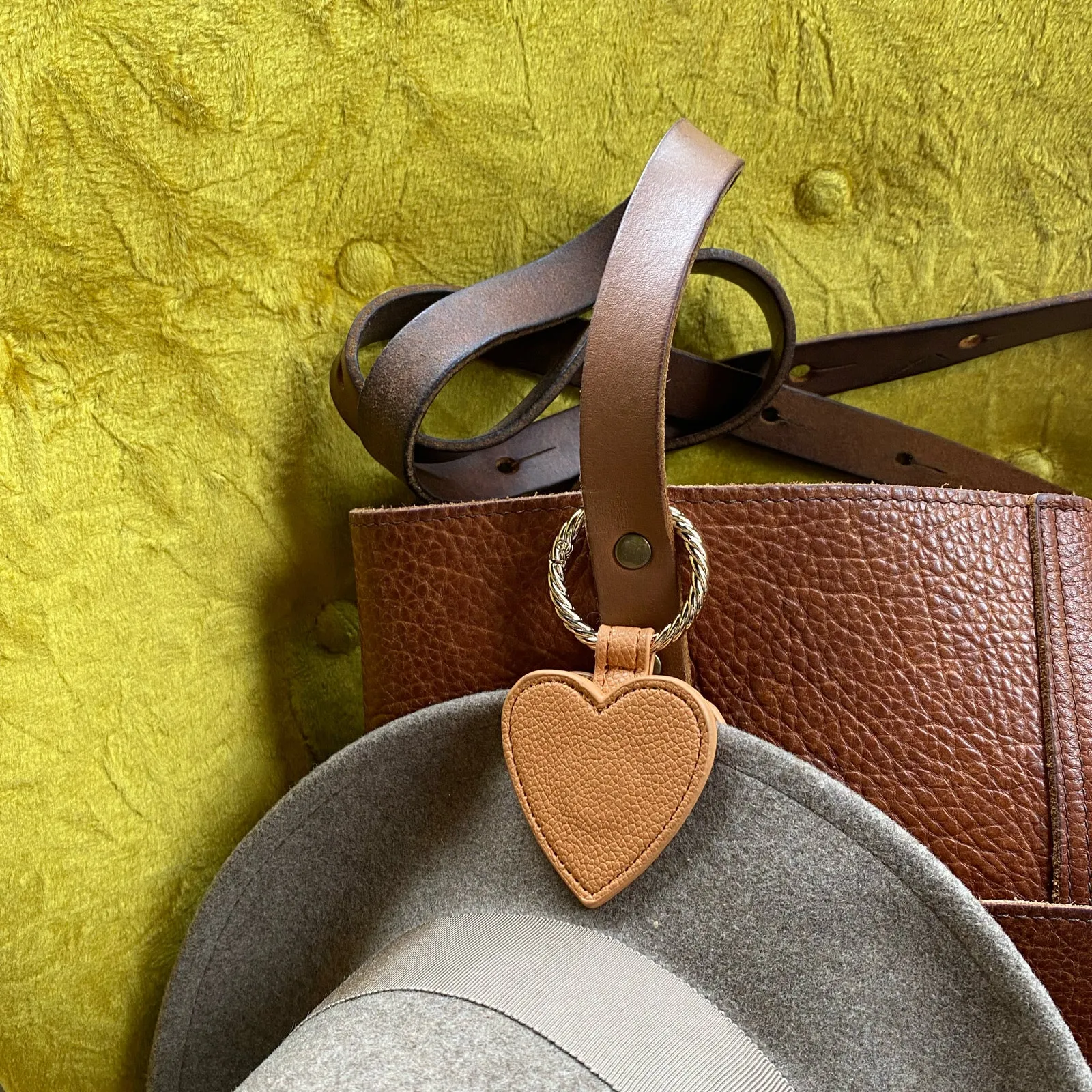 Heart-shaped Magnetic Hat Holder